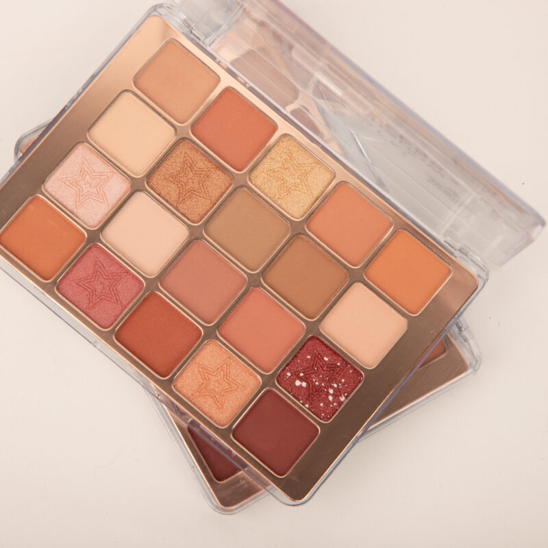 PALETA DE SOMBRAS MISS LARA - 20 TONOS