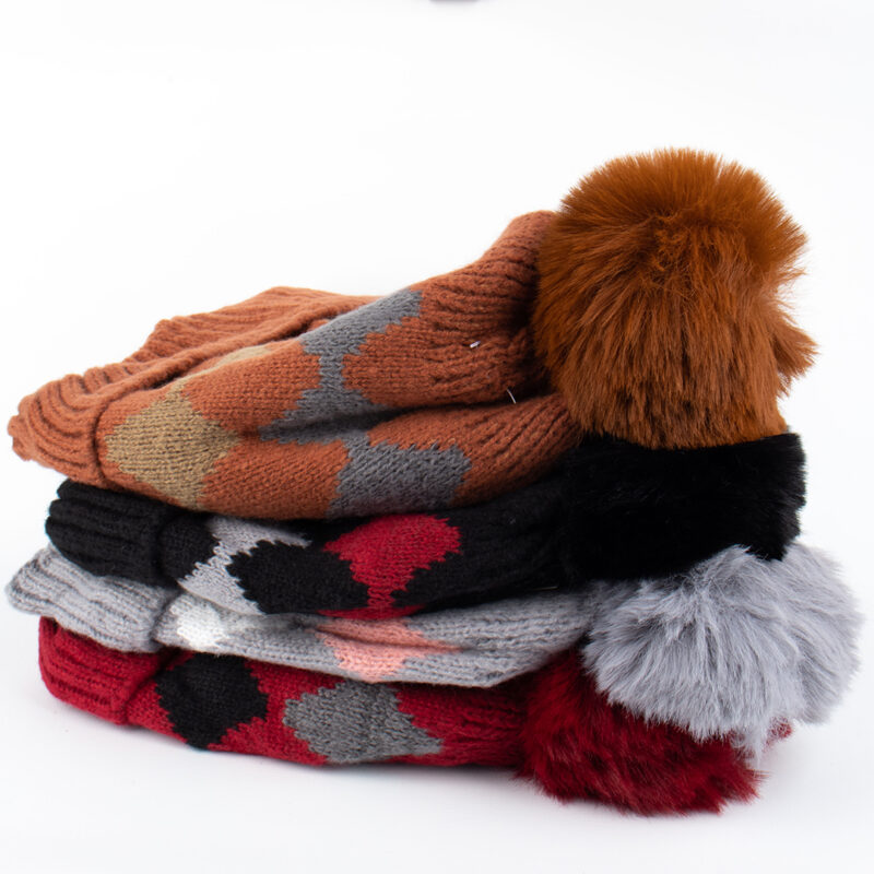 GORRO DE INVIERNO CON POMPOM - Imagen 2