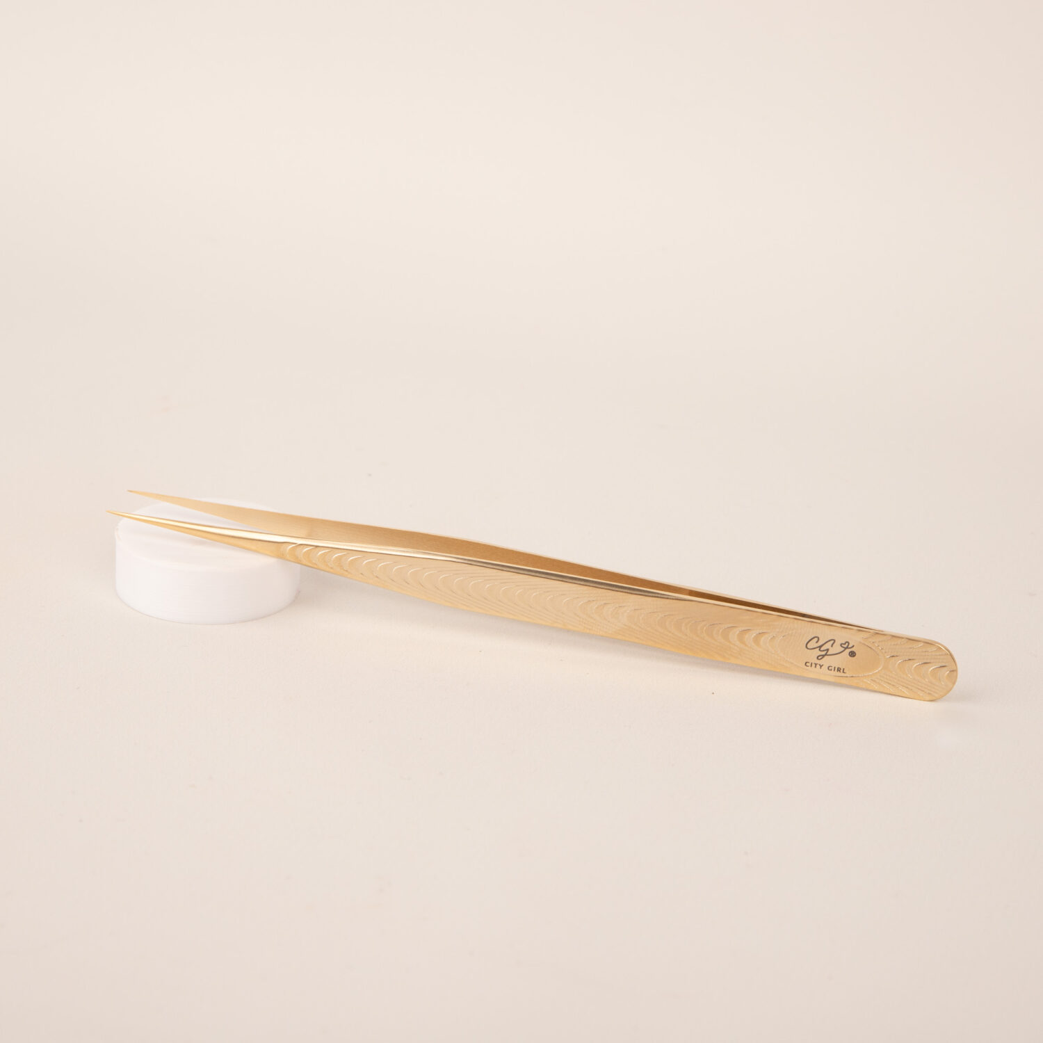 PINZA RECTA DORADA PARA PESTAÑAS CITY GIRL