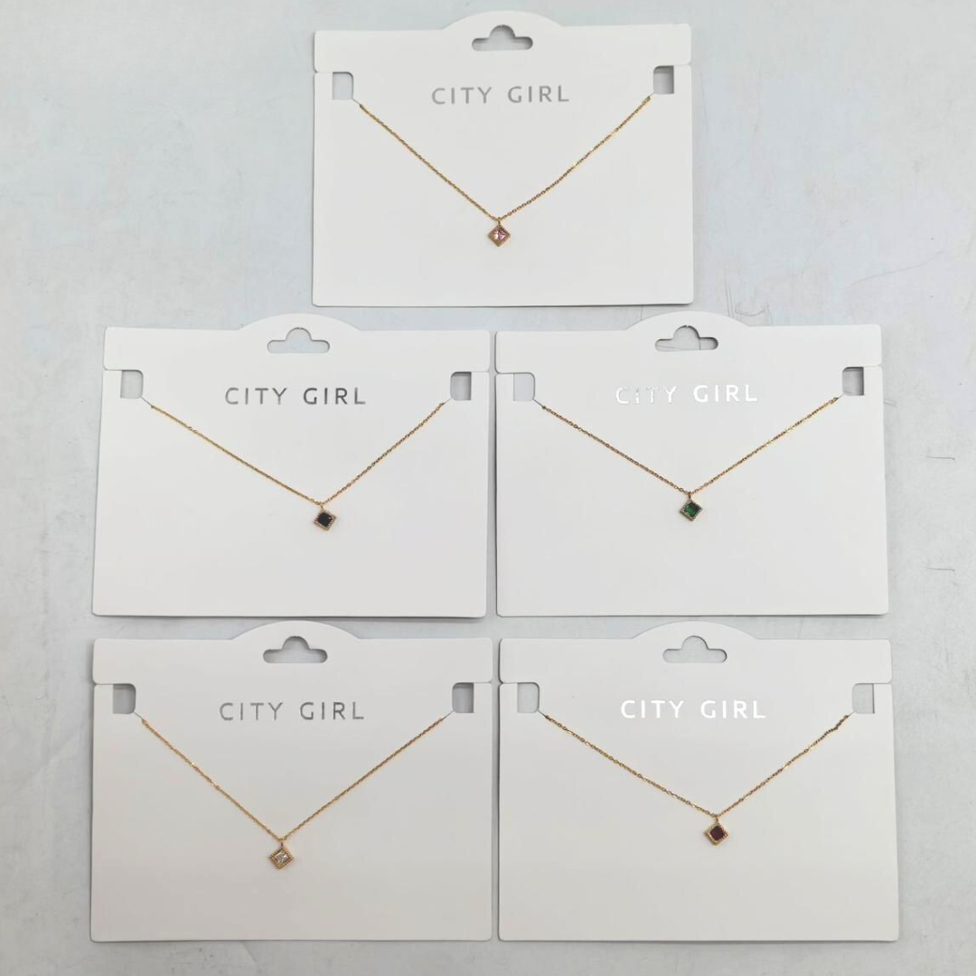 COLLAR CON COLGANTE ROMBO – CITY GIRL