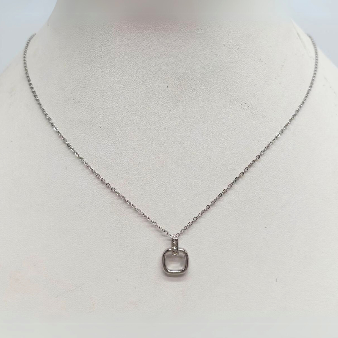 COLLAR CON COLGANTE CUADRADO - CITY GIRL