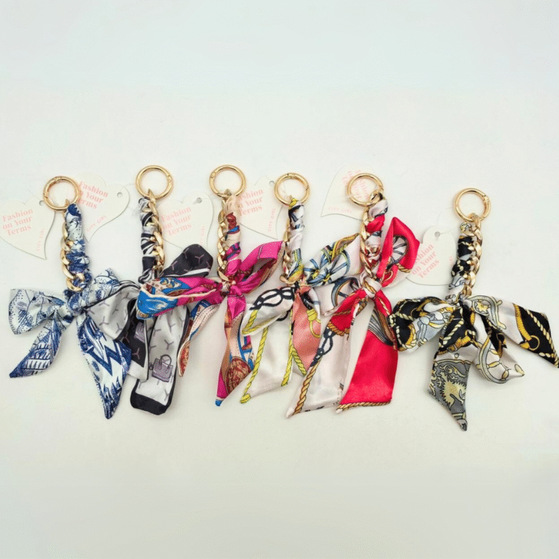 LLAVEROS CHARMS PAÑUELO CON CADENA – PAQUETE 12u