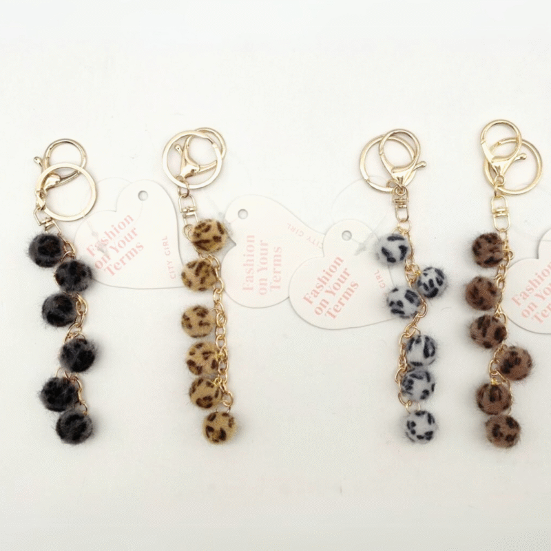 LLAVEROS CHARMS MINI POMPONES ANIMAL PRINT – PAQUETE 12u