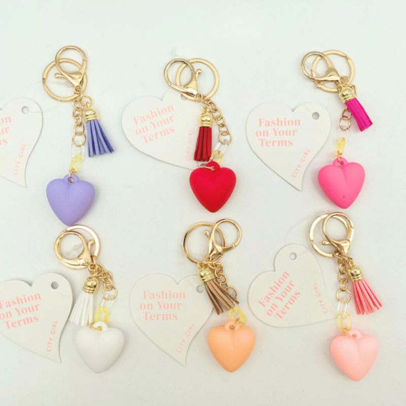 LLAVEROS CHARMS CORAZÓN + BORLA – PAQUETE 12u