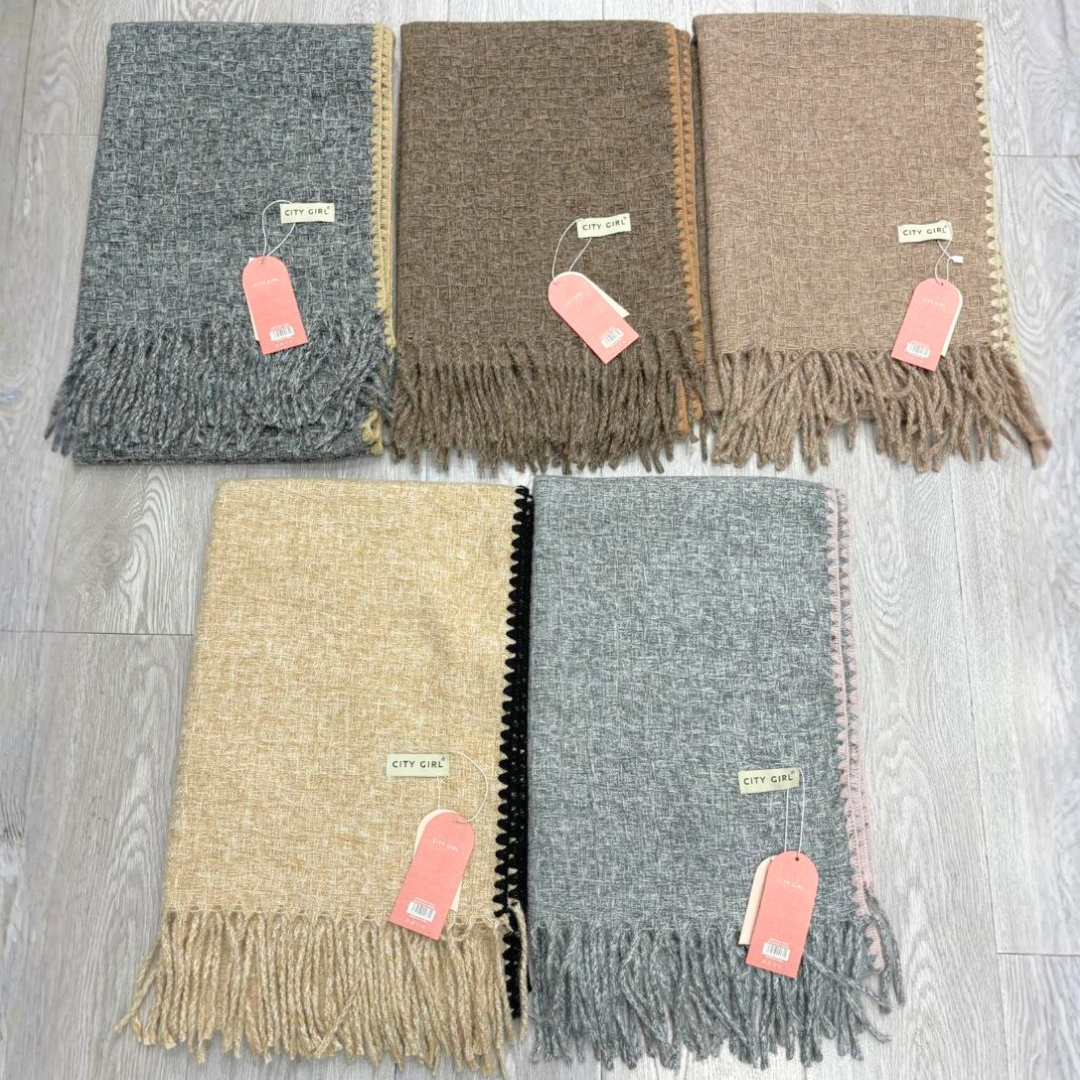 BUFANDA CON TEJIDO BORDADO - CITY GIRL