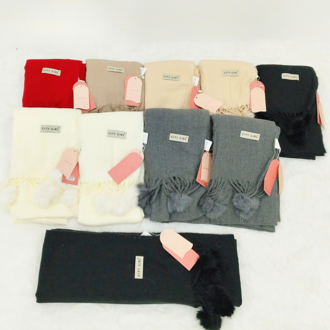 BUFANDA CON POMPONES – CITY GIRL