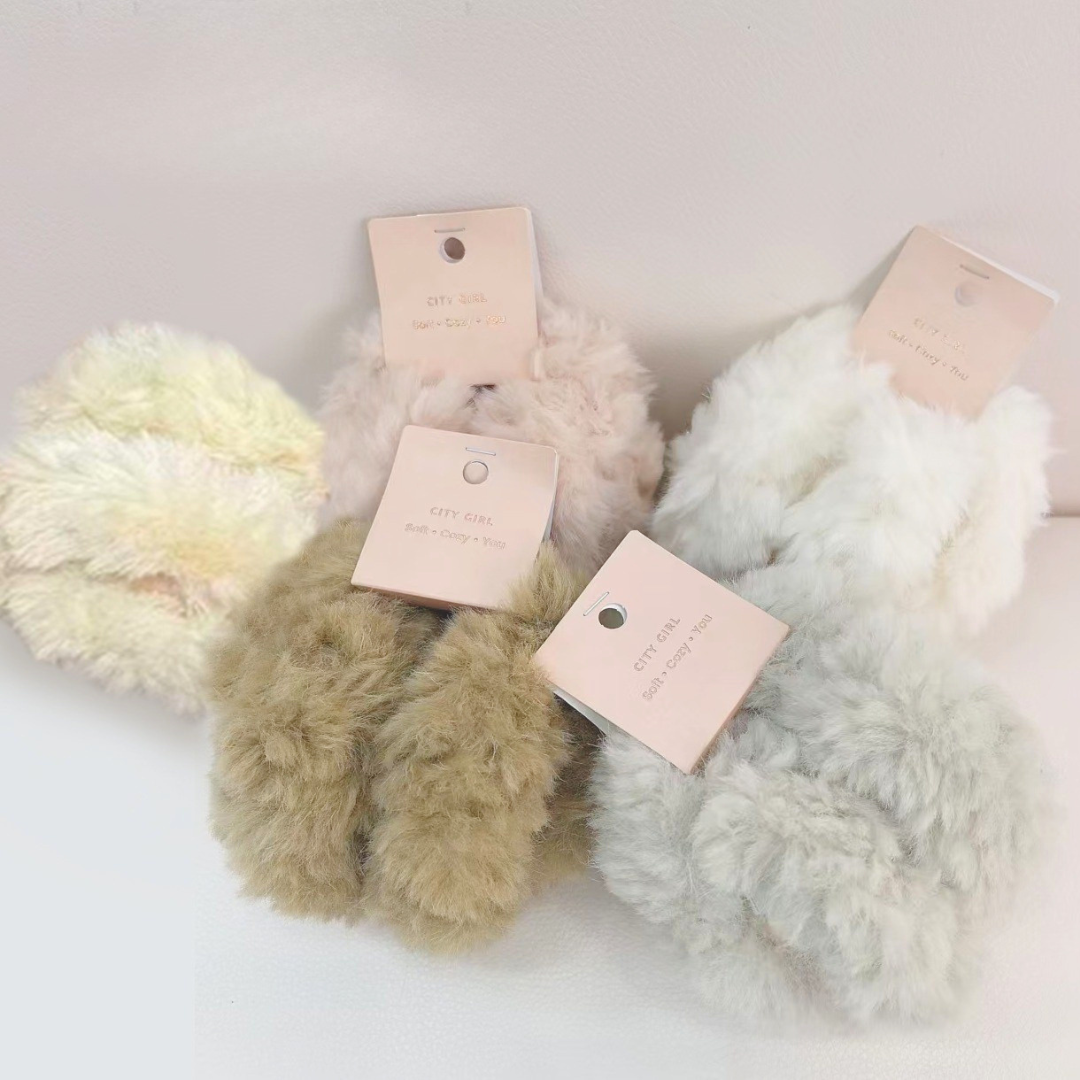OREJERAS DE PELUCHE - CITY GIRL