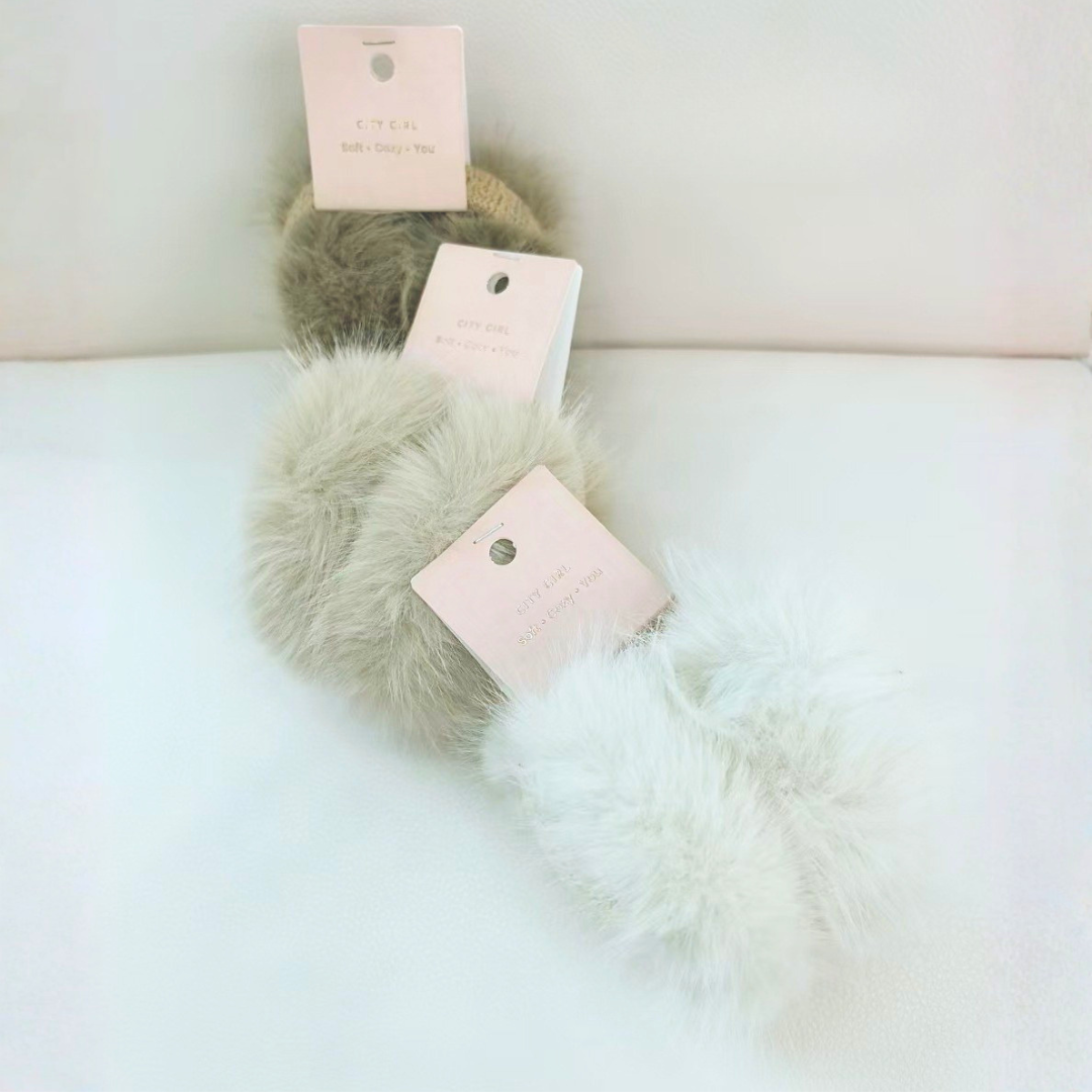 OREJERAS DE PELUCHE CON VINCHA TEJIDA - CITY GIRL