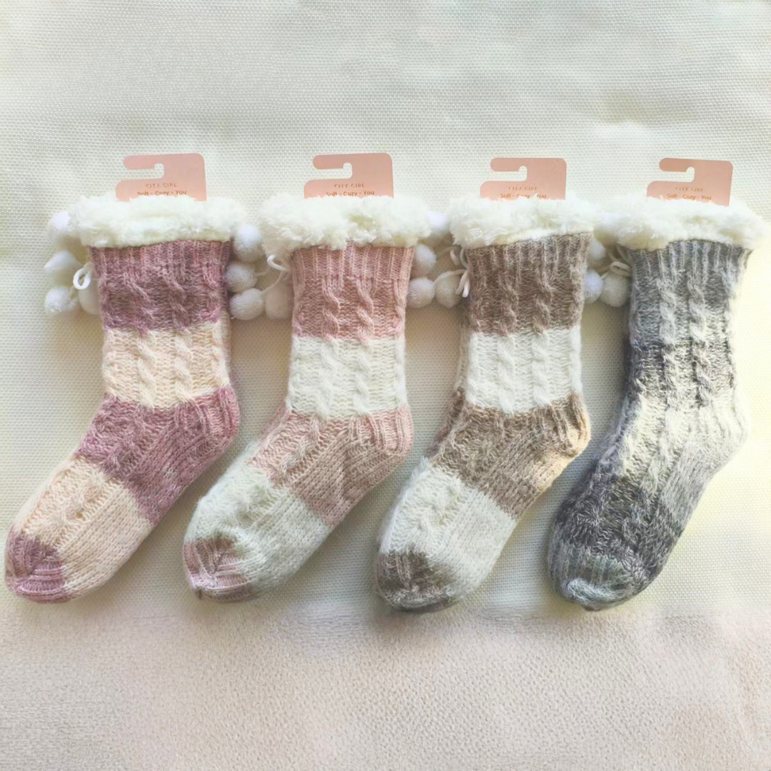 PANTUMEDIAS CON PELUCHE Y POMPONES - CITY GIRL